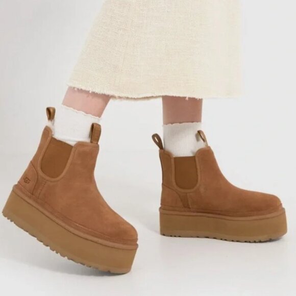 UGG Women's Neumel Platform Chelsea Boot - Picture 2 of 3
